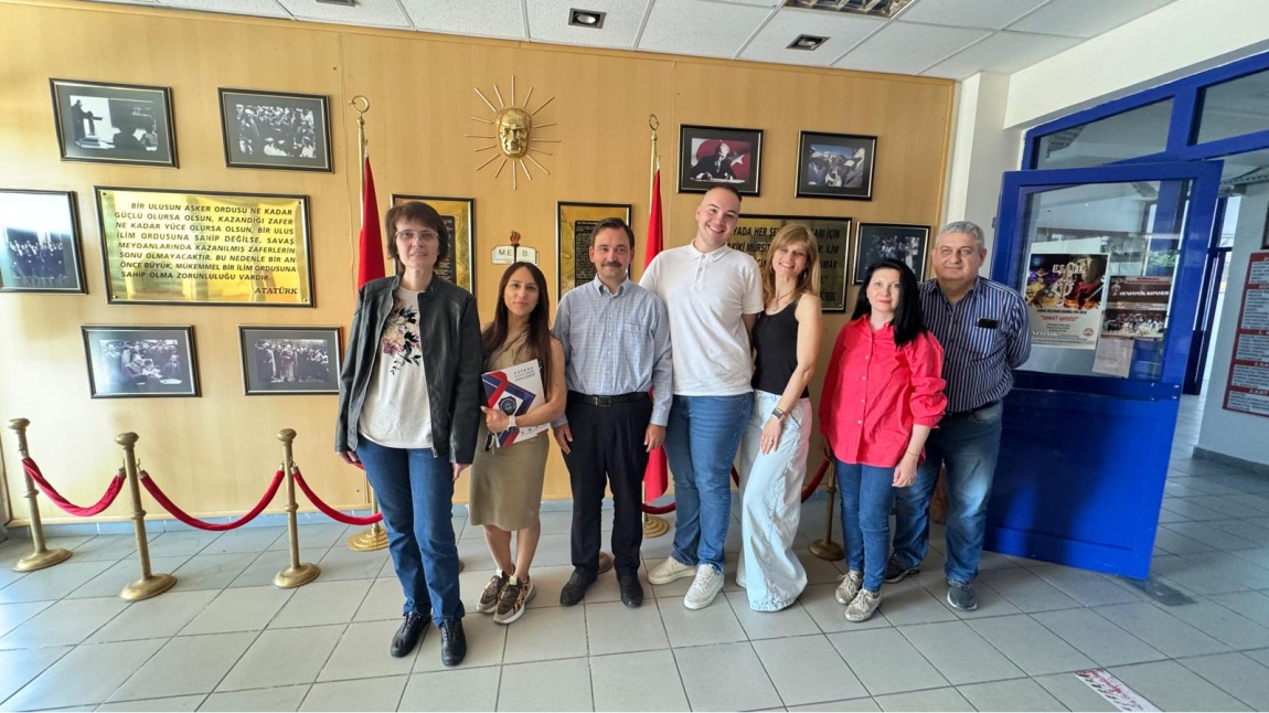 Bulgaristan Haskovo PMG Boyan Petkanchin Akademi Okulu öğretmenlerimizi okulumuzu ziyaret etti.